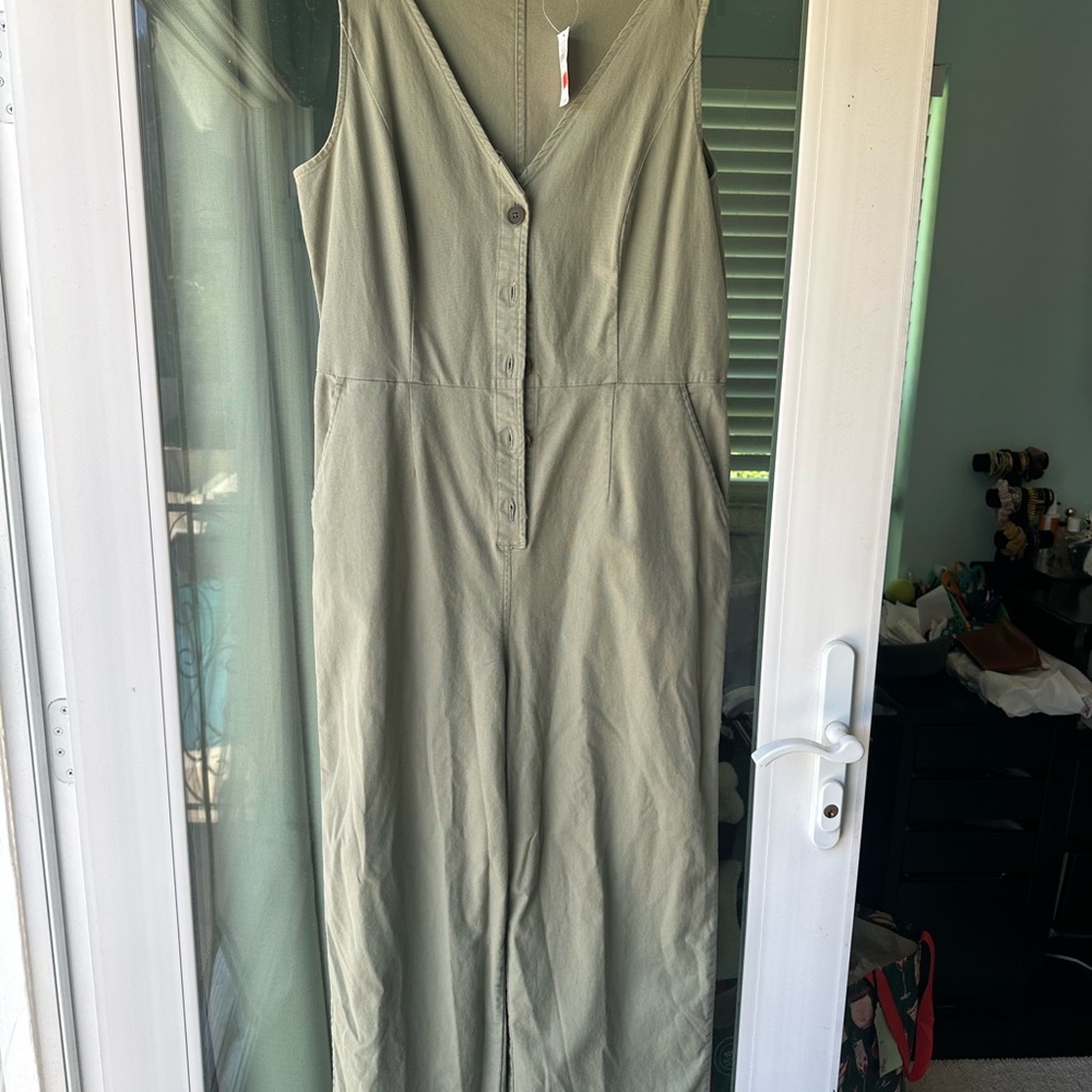 Sleeveless Olive Green jumpsuit